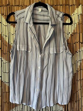 Light Blue & Navy Striped Sleeveless Button-Down Blouse L